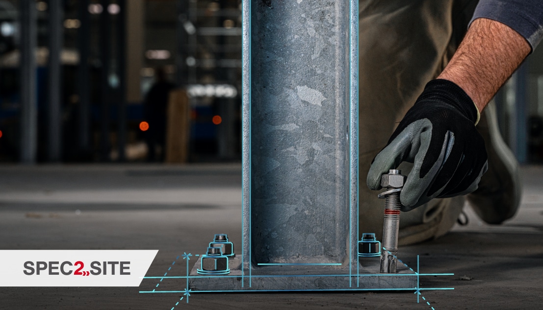 圖示：工人安裝膨脹錨栓固定底板